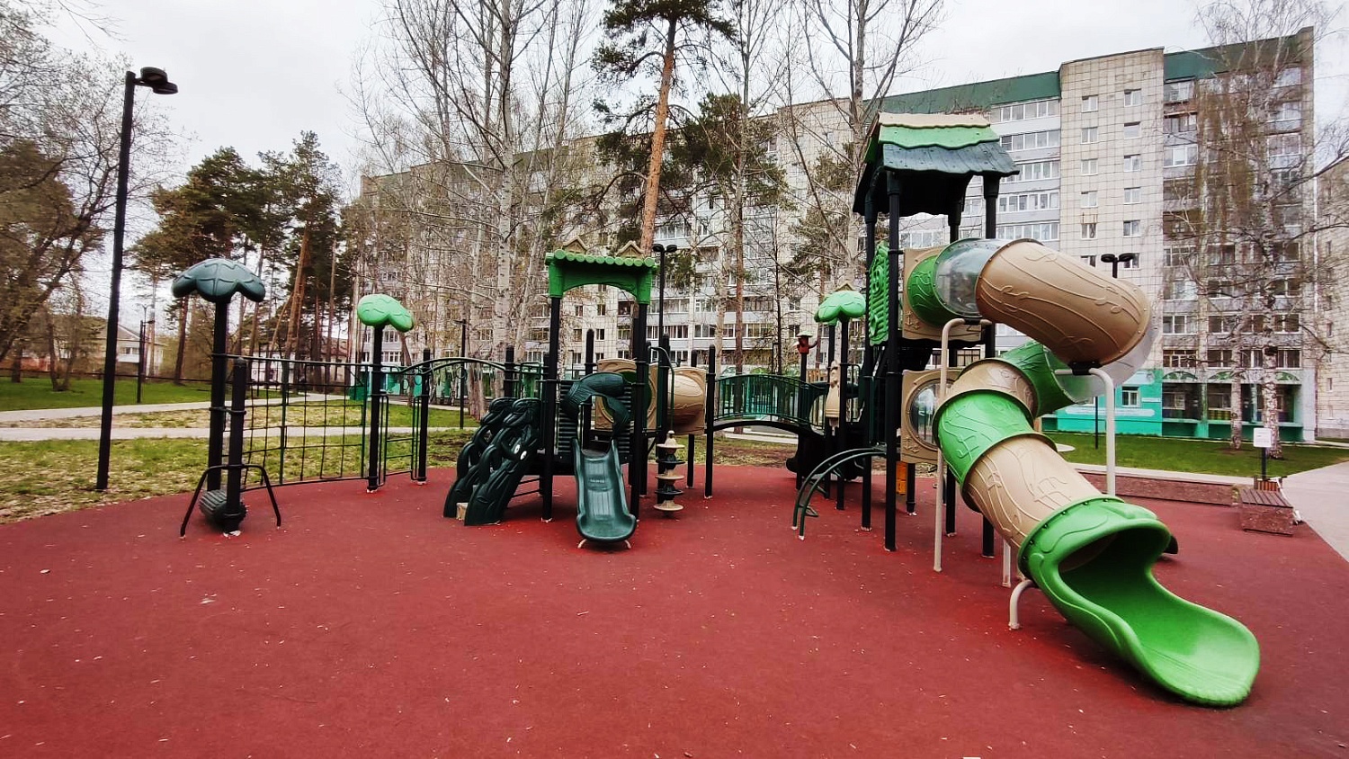 Детская площадка в сквере имени Бажова, г. Краснокамск